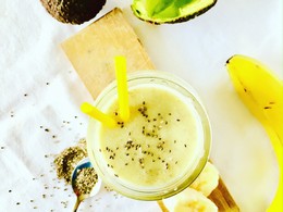 Avokdov smoothie s chia semiakami