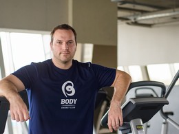 Jaro Figura prijal vzvu a trnuje Evelyn. Ak je jeho fitnes prbeh?	