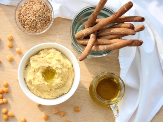 Hummus s gatanovmi tyinkami